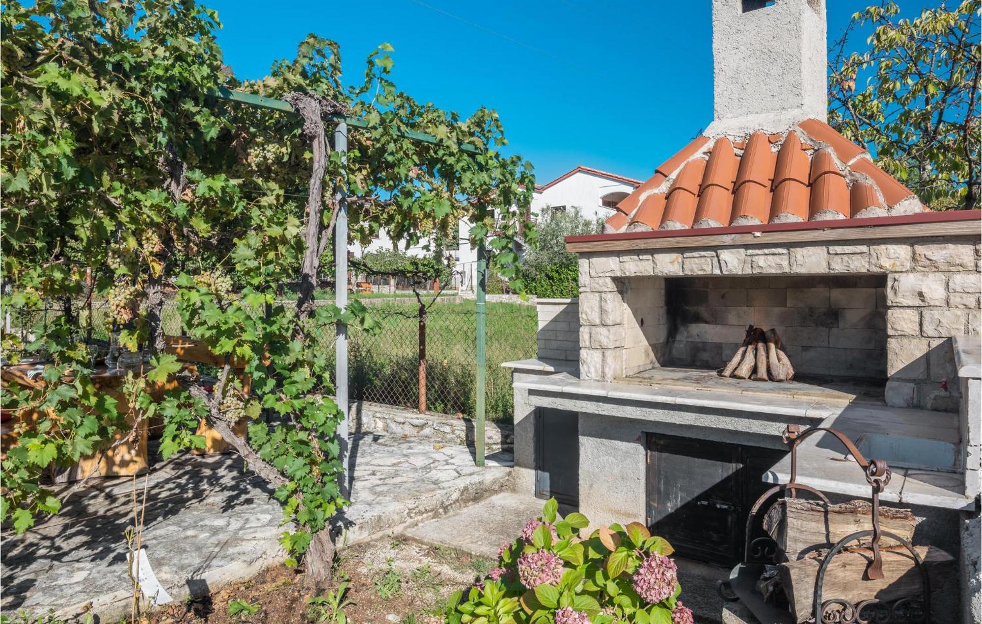 Gorgeous Apartment In Musalez With Kitchen Εξωτερικό φωτογραφία